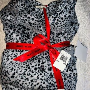 Anne Klein women’s animal print pajamas Brand new!!